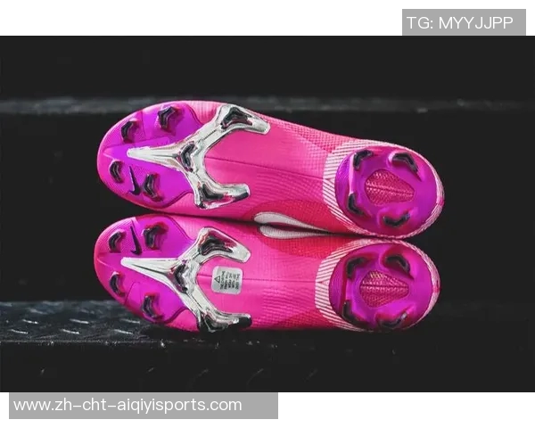 粉色足球鞋的魅力与时尚搭配技巧解析让你在球场上尽显风采