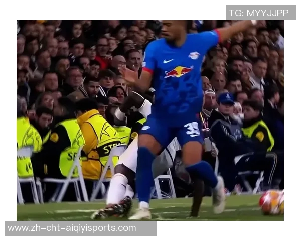 足球花式过人技巧揭秘让你在球场上成为闪耀的明星